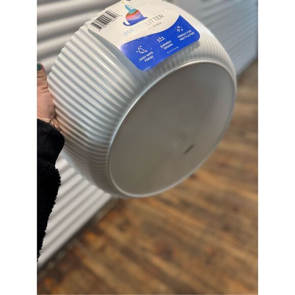 The PrettyLitter Linnea Open Cat Litter Box  minimalist white round bowl bed - Picture 8 of 11